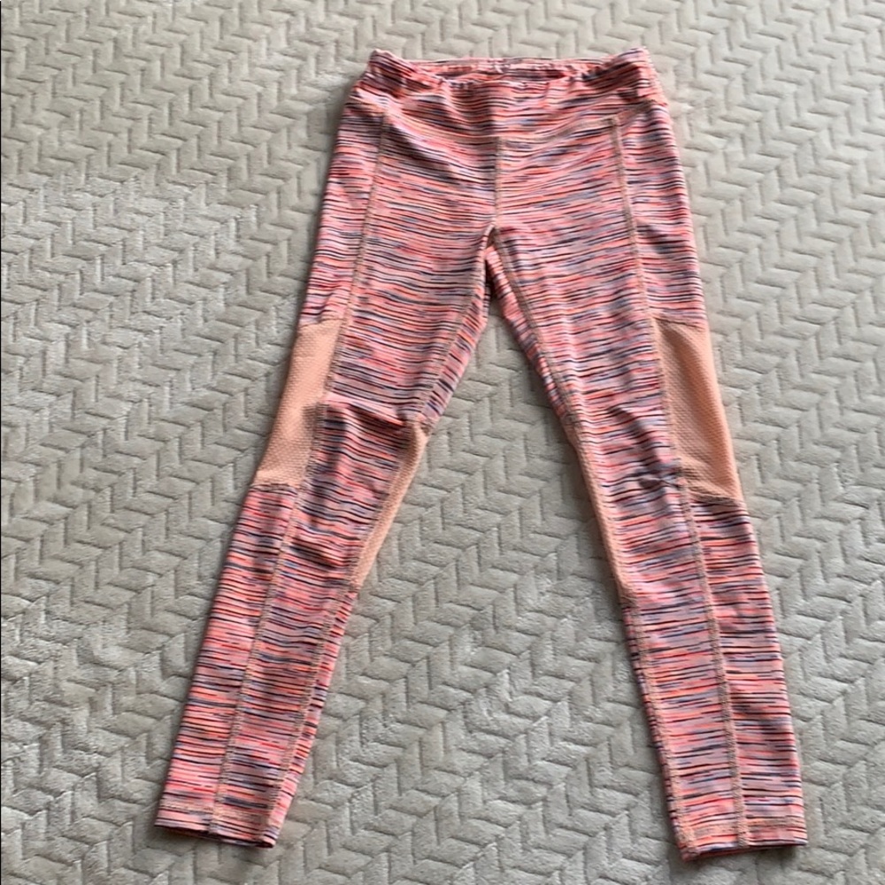 Girls athletic leggings.